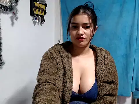 AlanaHotxx online show from November 28, 2025, 7:41 am