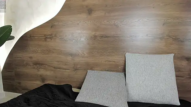 mia lacy  online show from September 12, 2025, 7:35 pm