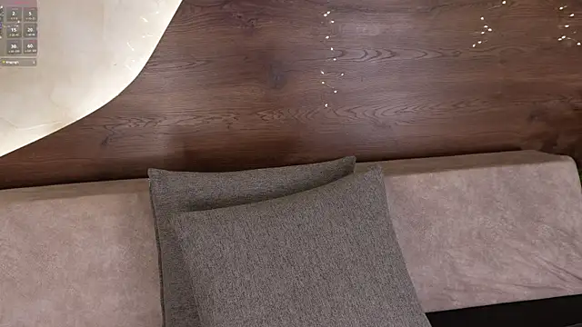 mia lacy  online show from December 17, 2025, 8:03 pm