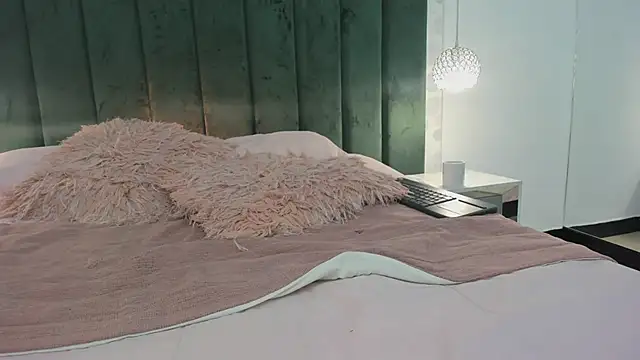 Snapshot of SaraJonness chatting on March 20, 2025, 5:02 am SaraJonness online show from March 20, 2025, 5:02 am