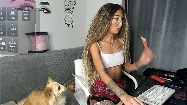 Snapshot of EvelynHais chatting on November 7, 2025, 6:01 pm EvelynHais online show from November 7, 2025, 6:01 pm