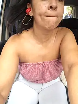 Snapshot of Amadamilf1980 chatting on November 1, 2025, 4:01 pm Amadamilf1980 online show from November 1, 2025, 4:01 pm