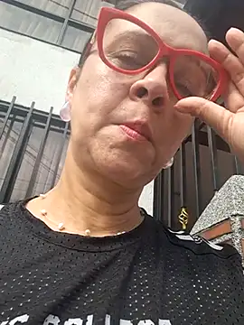 Snapshot of Amadamilf1980 chatting on October 22, 2025, 4:39 pm Amadamilf1980 online show from October 22, 2025, 4:39 pm