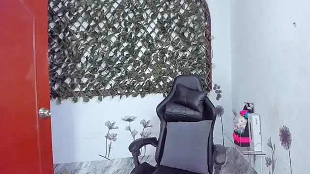 Snapshot of Sarahbrowm_ chatting on November 26, 2025, 9:26 pm Sarahbrowm online show from November 26, 2025, 9:26 pm