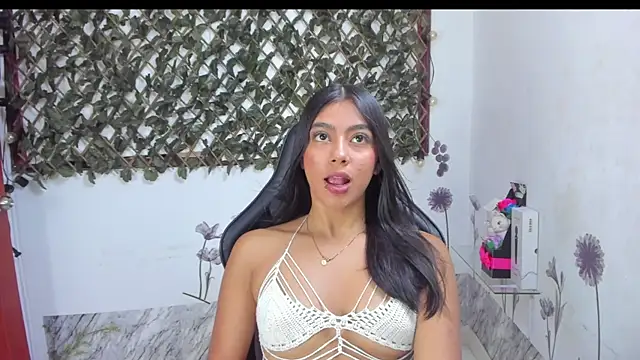 Snapshot of Sarahbrowm_ chatting on November 23, 2025, 7:24 pm Sarahbrowm online show from November 23, 2025, 7:24 pm