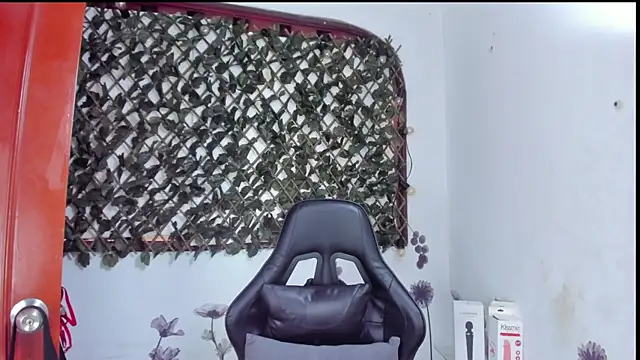 Snapshot of Sarahbrowm_ chatting on October 7, 2025, 6:09 pm Sarahbrowm online show from October 7, 2025, 6:09 pm