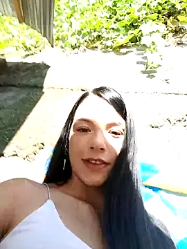 adrianagilton online show from September 9, 2025, 2:37 pm