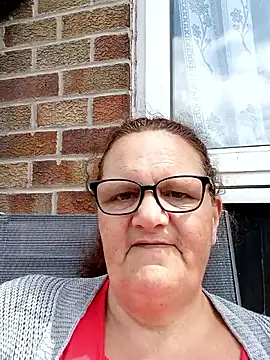 Snapshot of MissQueenBeex chatting on June 8, 2026, 1:00 pm MissQueenBeex online show from June 8, 2026, 1:00 pm