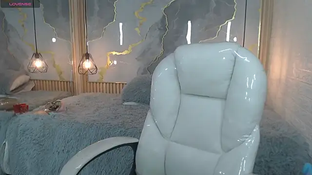 nei girl online show from November 17, 2025, 11:47 am