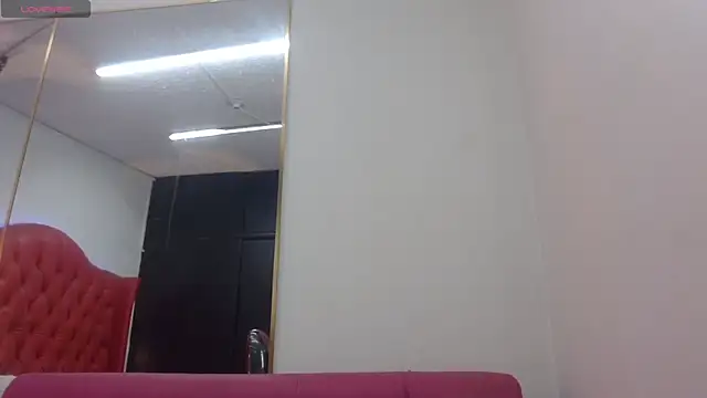 nei girl online show from April 8, 2026, 11:55 am