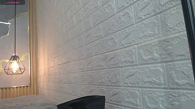 nei girl online show from November 21, 2025, 11:31 am