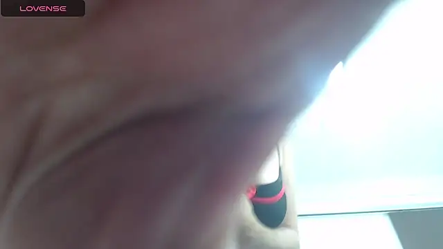 nei girl online show from November 5, 2025, 11:46 am