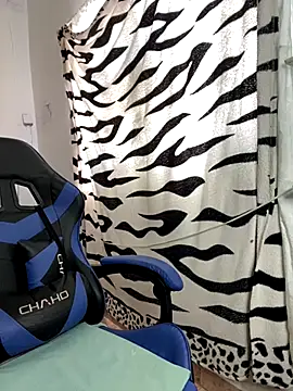 Snapshot of taimara_1 chatting on December 4, 2025, 3:55 pm taimara 1 online show from December 4, 2025, 3:55 pm