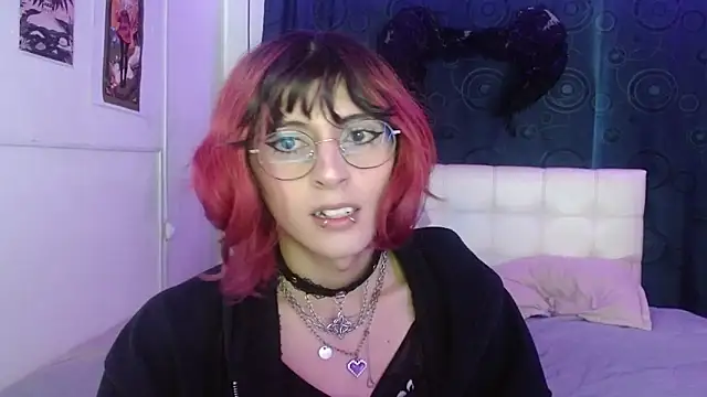 Snapshot of goth_minerva chatting on October 24, 2025, 1:43 pm goth minerva online show from October 24, 2025, 1:43 pm