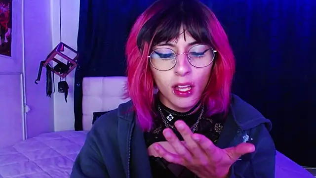 Snapshot of goth_minerva chatting on November 3, 2025, 1:15 pm goth minerva online show from November 3, 2025, 1:15 pm