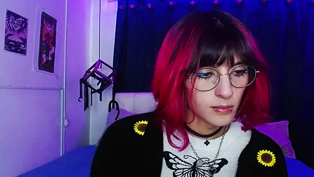 Snapshot of goth_minerva chatting on November 9, 2025, 1:26 pm goth minerva online show from November 9, 2025, 1:26 pm