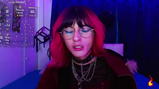 Snapshot of goth_minerva chatting on November 10, 2025, 1:16 pm goth minerva online show from November 10, 2025, 1:16 pm