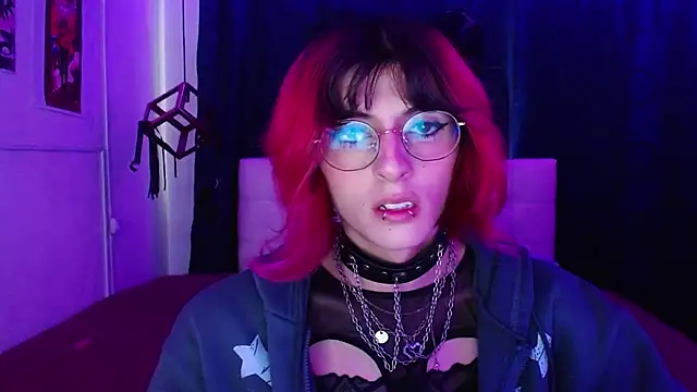 Snapshot of goth_minerva chatting on October 29, 2025, 1:21 pm goth minerva online show from October 29, 2025, 1:21 pm