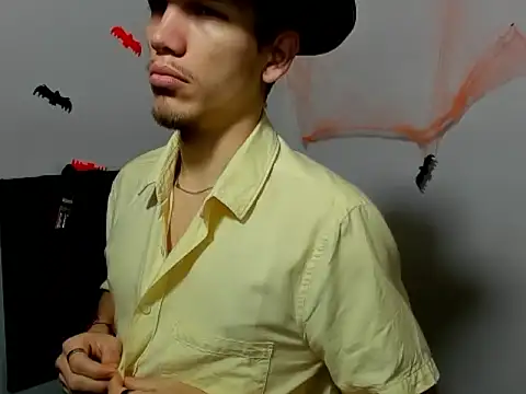 Snapshot of kevinkewman chatting on October 25, 2025, 12:17 pm kevinkewman online show from October 25, 2025, 12:17 pm