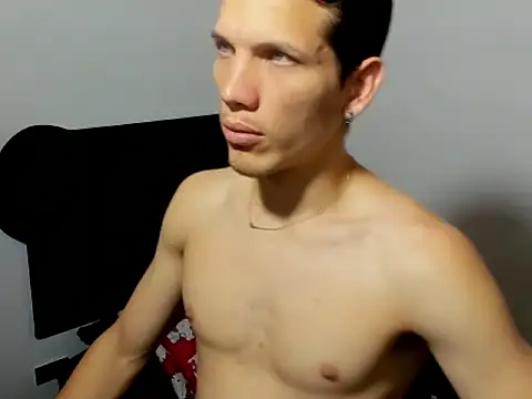 Snapshot of kevinkewman chatting on November 3, 2025, 12:09 pm kevinkewman online show from November 3, 2025, 12:09 pm