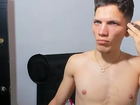 Snapshot of kevinkewman chatting on December 3, 2025, 10:36 am kevinkewman online show from December 3, 2025, 10:36 am