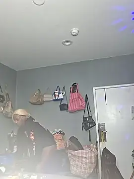 Snapshot of ItsBarbieBitcxxxx69 chatting on November 15, 2025, 3:27 pm ItsBarbieBitcxxxx69 online show from November 15, 2025, 3:27 pm