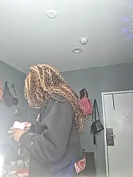 Snapshot of ItsBarbieBitcxxxx69 chatting on November 6, 2025, 2:37 am ItsBarbieBitcxxxx69 online show from November 6, 2025, 2:37 am