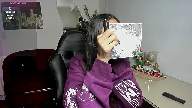 Laila Angels online show from December 22, 2025, 7:03 pm