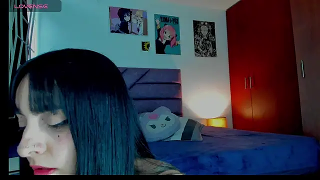 KARINNA  RAVEN online show from May 21, 2026, 9:45 pm