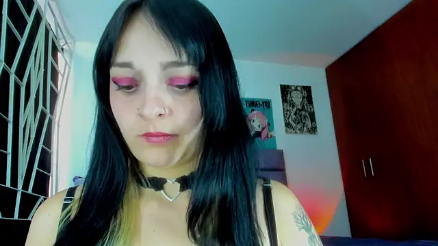 Snapshot of KARINNA__RAVEN chatting on October 20, 2025, 10:10 pm KARINNA RAVEN online show from October 20, 2025, 10:10 pm