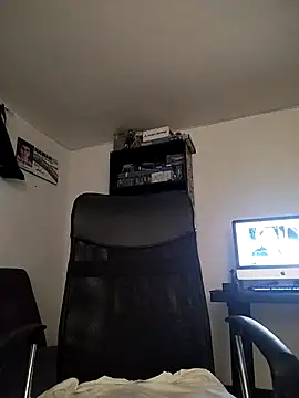 Snapshot of KARINNA__RAVEN chatting on December 13, 2025, 10:05 pm KARINNA RAVEN online show from December 13, 2025, 10:05 pm