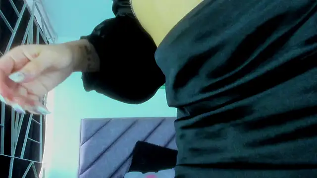 Snapshot of KARINNA__RAVEN chatting on October 10, 2025, 5:25 pm KARINNA RAVEN online show from October 10, 2025, 5:25 pm