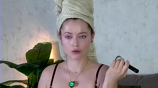 AshleyD  online show from November 9, 2025, 2:26 am