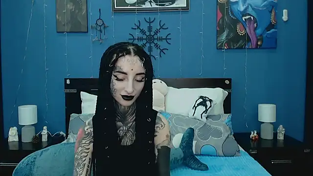 Snapshot of Velvetbat chatting on April 23, 2026, 7:04 am Velvetbat online show from April 23, 2026, 7:04 am