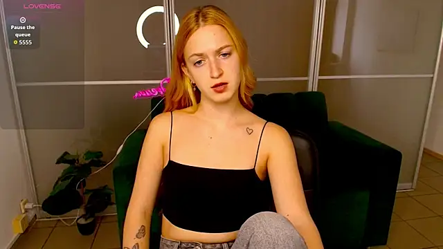 MirandaMayers online show from October 9, 2025, 11:44 am