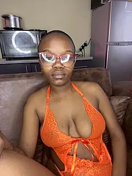 YummyMelanin117 online show from November 5, 2025, 3:48 pm