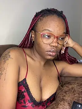 YummyMelanin117 online show from May 12, 2026, 7:53 pm