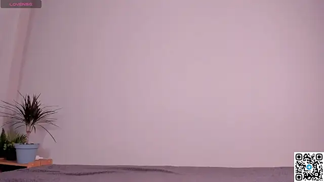 Snapshot of emmelieflorence chatting on December 17, 2025, 6:46 pm emmelieflorence online show from December 17, 2025, 6:46 pm