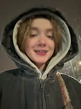 Snapshot of bambi_lu chatting on March 4, 2026, 6:37 pm bambi lu online show from March 4, 2026, 6:37 pm