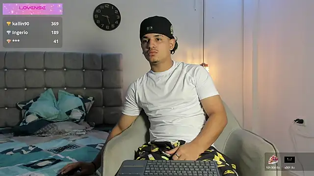 samxx muscle online show from September 18, 2025, 1:47 pm