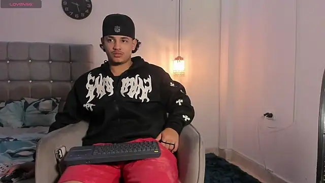 samxx muscle online show from November 28, 2025, 2:06 pm