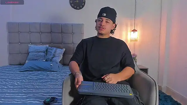 samxx muscle online show from December 19, 2025, 1:57 pm