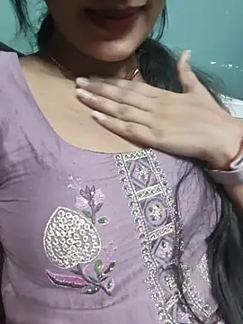 Snapshot of Eshwari_Chopra chatting on May 28, 2026, 11:32 pm Eshwari Chopra online show from May 28, 2026, 11:32 pm