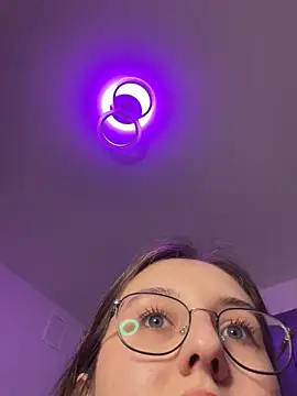 Vviikkssiikk online show from October 24, 2025, 5:23 pm