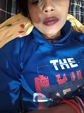 Snapshot of Eshna_Dabral chatting on November 8, 2025, 3:37 pm Eshna Dabral online show from November 8, 2025, 3:37 pm