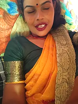 Snapshot of Eshna_Dabral chatting on November 3, 2025, 9:57 am Eshna Dabral online show from November 3, 2025, 9:57 am