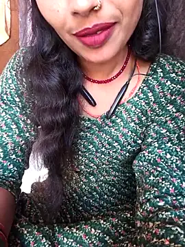 Snapshot of Eshna_Dabral chatting on November 6, 2025, 3:43 am Eshna Dabral online show from November 6, 2025, 3:43 am