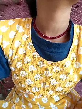 Snapshot of Eshna_Dabral chatting on November 22, 2025, 4:44 am Eshna Dabral online show from November 22, 2025, 4:44 am