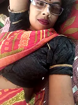 Snapshot of Eshna_Dabral chatting on November 16, 2025, 5:45 am Eshna Dabral online show from November 16, 2025, 5:45 am