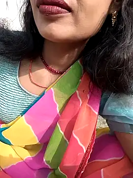 Snapshot of Eshna_Dabral chatting on November 12, 2025, 4:05 am Eshna Dabral online show from November 12, 2025, 4:05 am